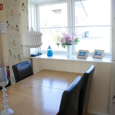 Tiendegaarden Mons Klint Bed & Breakfast Borre
