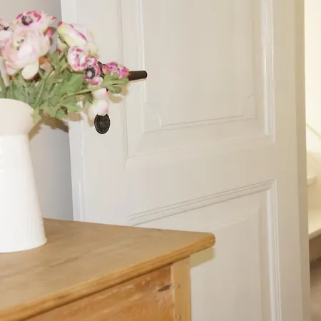 Tiendegaarden Mons Klint Bed & Breakfast Borre