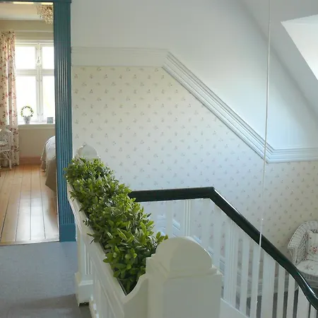 Tiendegaarden Mons Klint Bed & Breakfast 2*