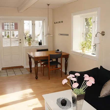 Tiendegaarden Mons Klint Bed & Breakfast