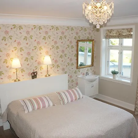 Tiendegaarden Mons Klint Bed & Breakfast