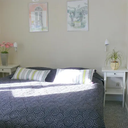 Tiendegaarden Mons Klint Bed & Breakfast