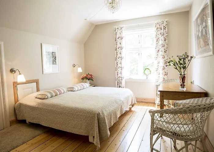 Tiendegaarden Mons Klint Bed & Breakfast 2*
